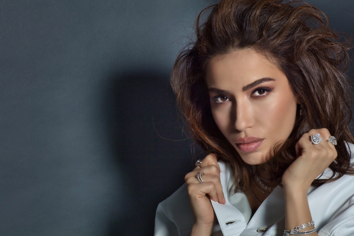 Burcu GüneÅŸ'ten 'Kıyasıya'